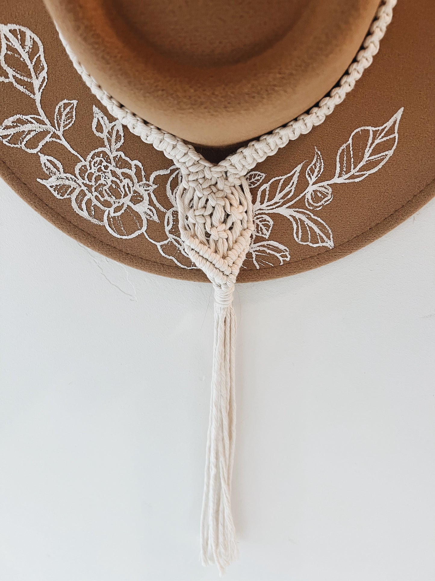 Macramé Hat Hanger