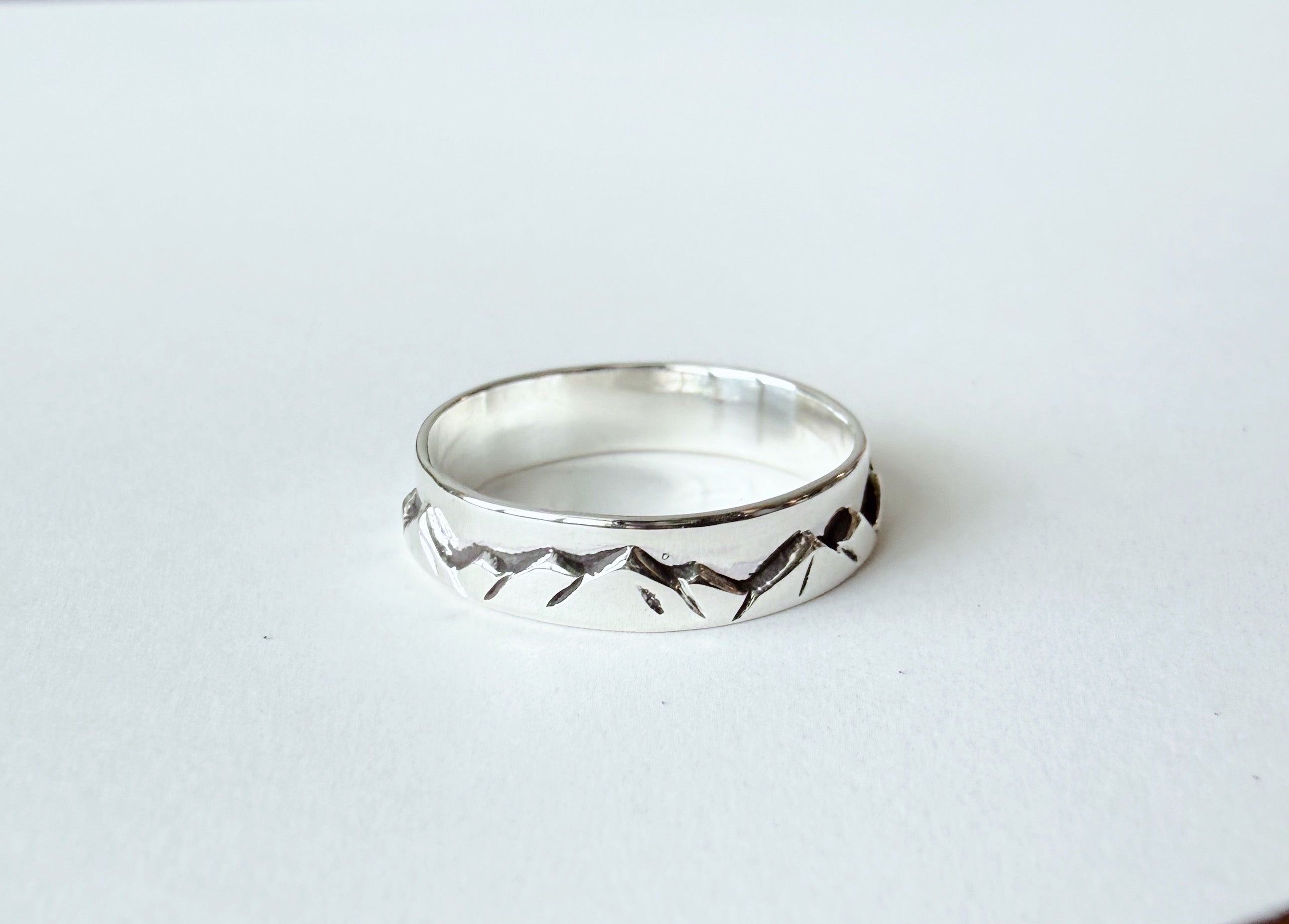 B. Mountain 14k×シルバーバングル＆シルバーリング Thin Mountain Band – Free & Fleeting